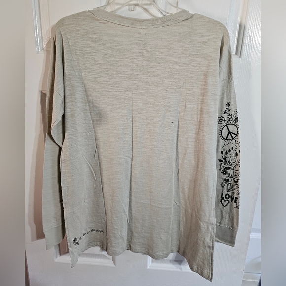 Natural Life XS Gray Long Sleeve Tee Peace Love Graphic Top Boho Hippie Casual - Picture 3 of 6